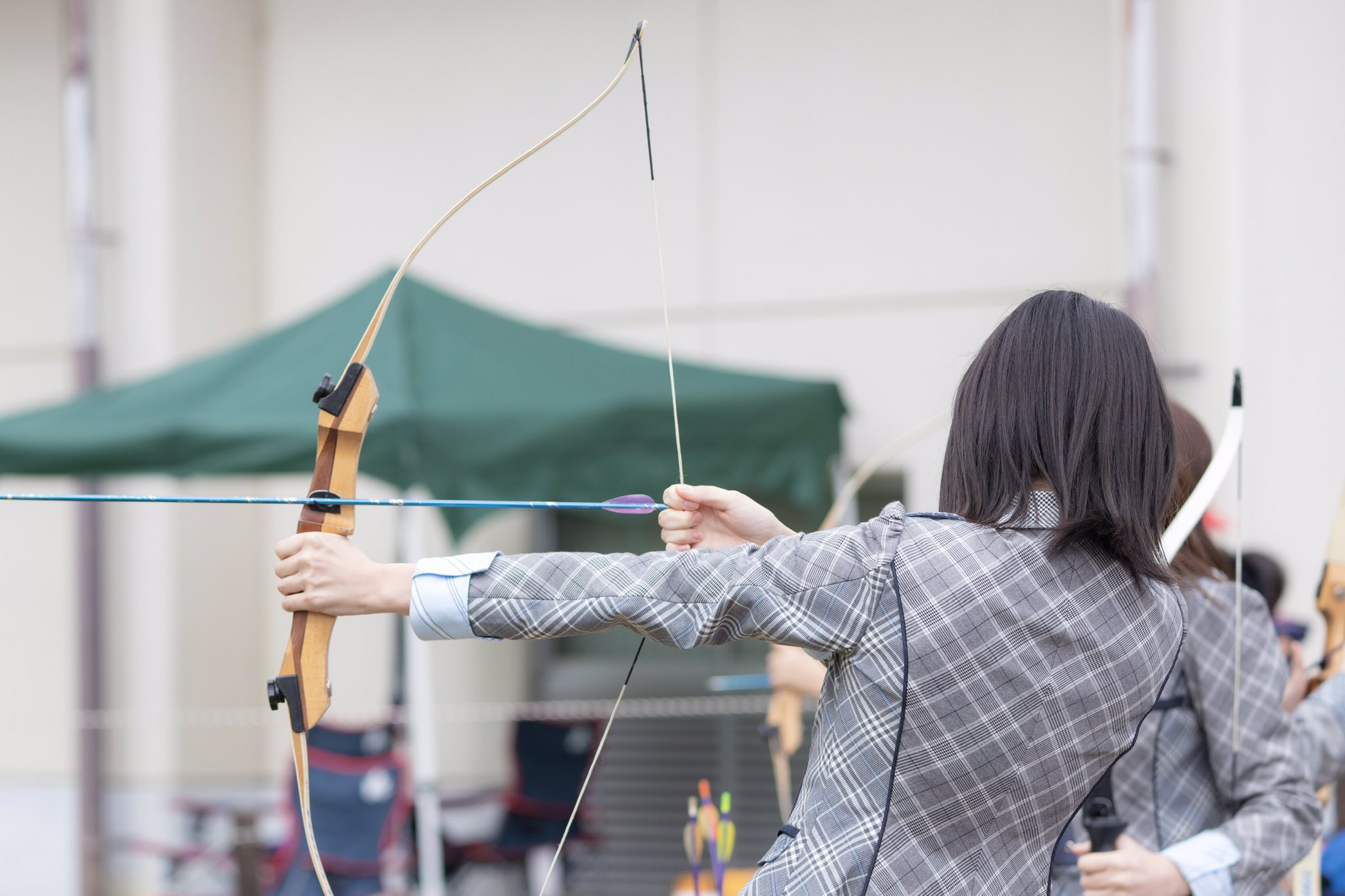 ふくしまキッズフェスタ18 In 郡山 郡山自然の家 Akb48 Team8 小田えりなちゃん 神奈川県 アーチェリー体験をするもののやり方が分からず戸惑うおだえり 小田えりな Team8 チーム8 おだえりこんにちは ふくしまキッズフェスタ18