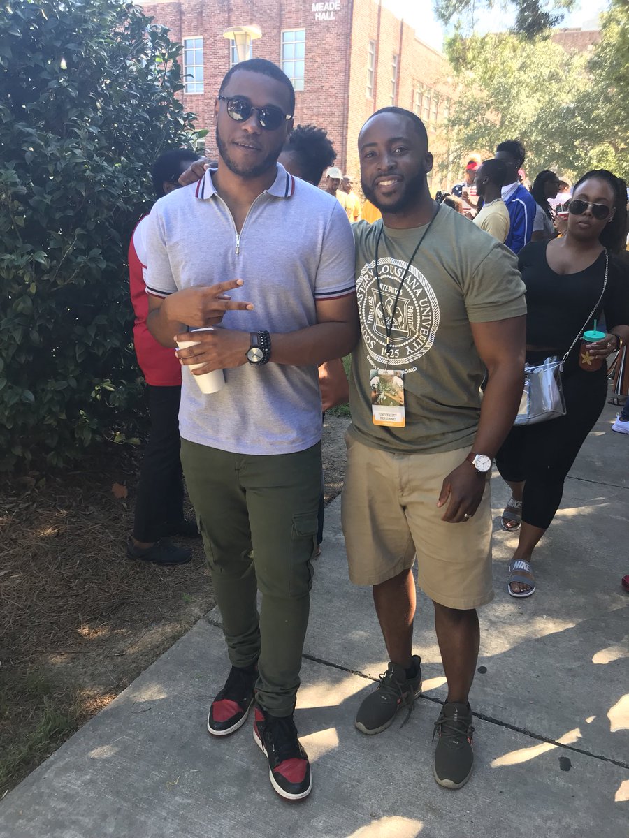Austinkicks's tweet photo. #NoSuitNoProblem @drgabewillis https://t.co/ker1XbSN5G
