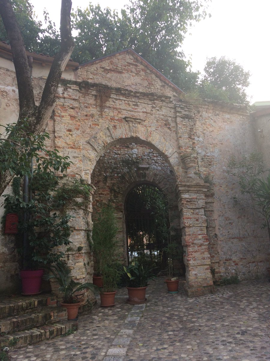 best2vilmabanky's tweet photo. Late afternoon sun hits the southern end of Pordenone’s old high street where local folk like to perambulate. A courtyard we wandered into where the launch of a hemp shop was being celebrated! #GCM37 https://t.co/yrHYDYuaDe