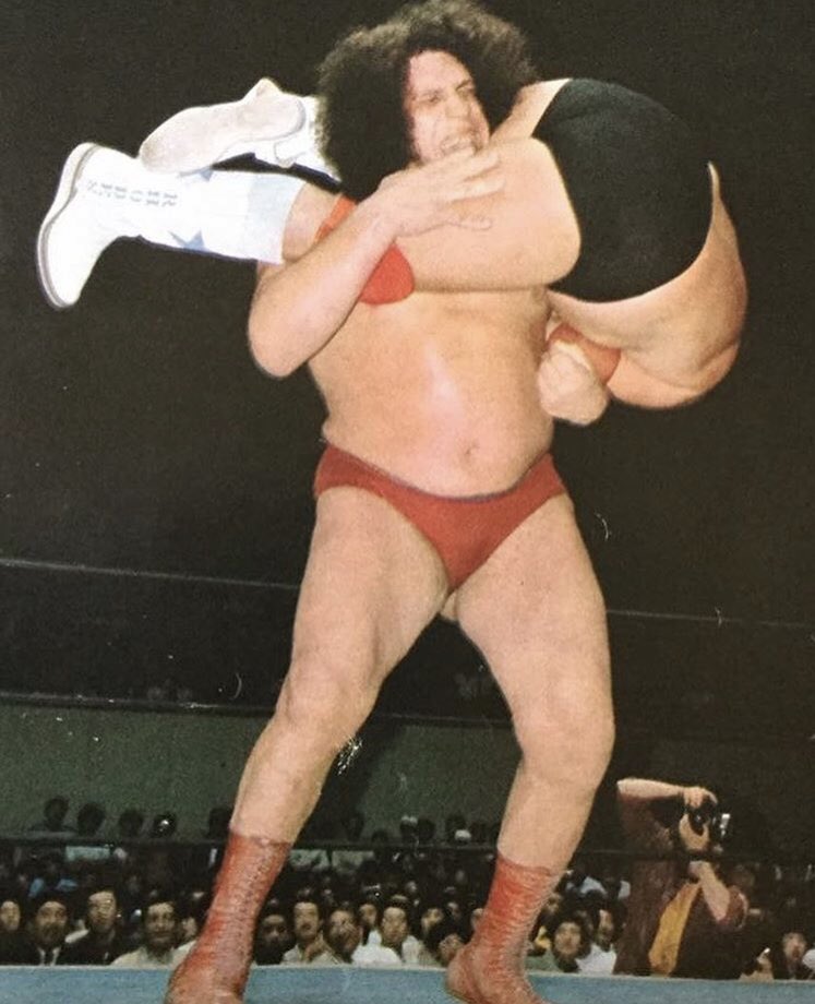 ShamansWorld1's tweet photo. Old school photo of Dusty giving Andrea a head scissors ✂️ in Japan #andrethegiant #dustyrhodes #alljapan #njpw #oldschoolwrestling #vintagewrestling #japanwrestling https://t.co/gjsTivpent