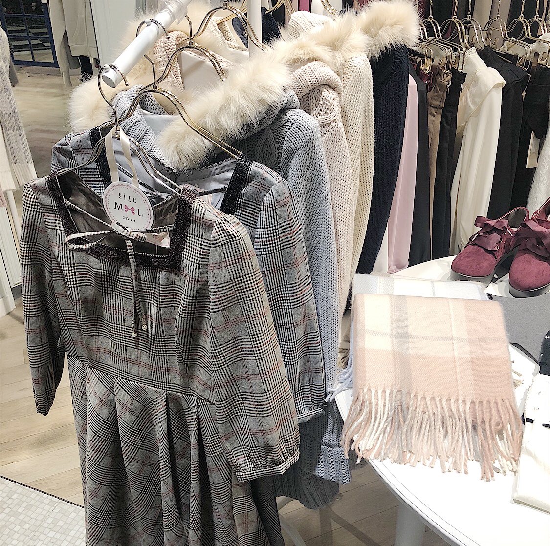 SHIBUYA109NET's tweet photo. #Cherite にトレンドのチェック
ワンピースがたくさんあったよ!
中のインナーを変えて着まわしも
楽しめるし女の子らしくて可愛い💕
店頭には50%OFFのワンピースも😳 https://t.co/0UcUav5RT9