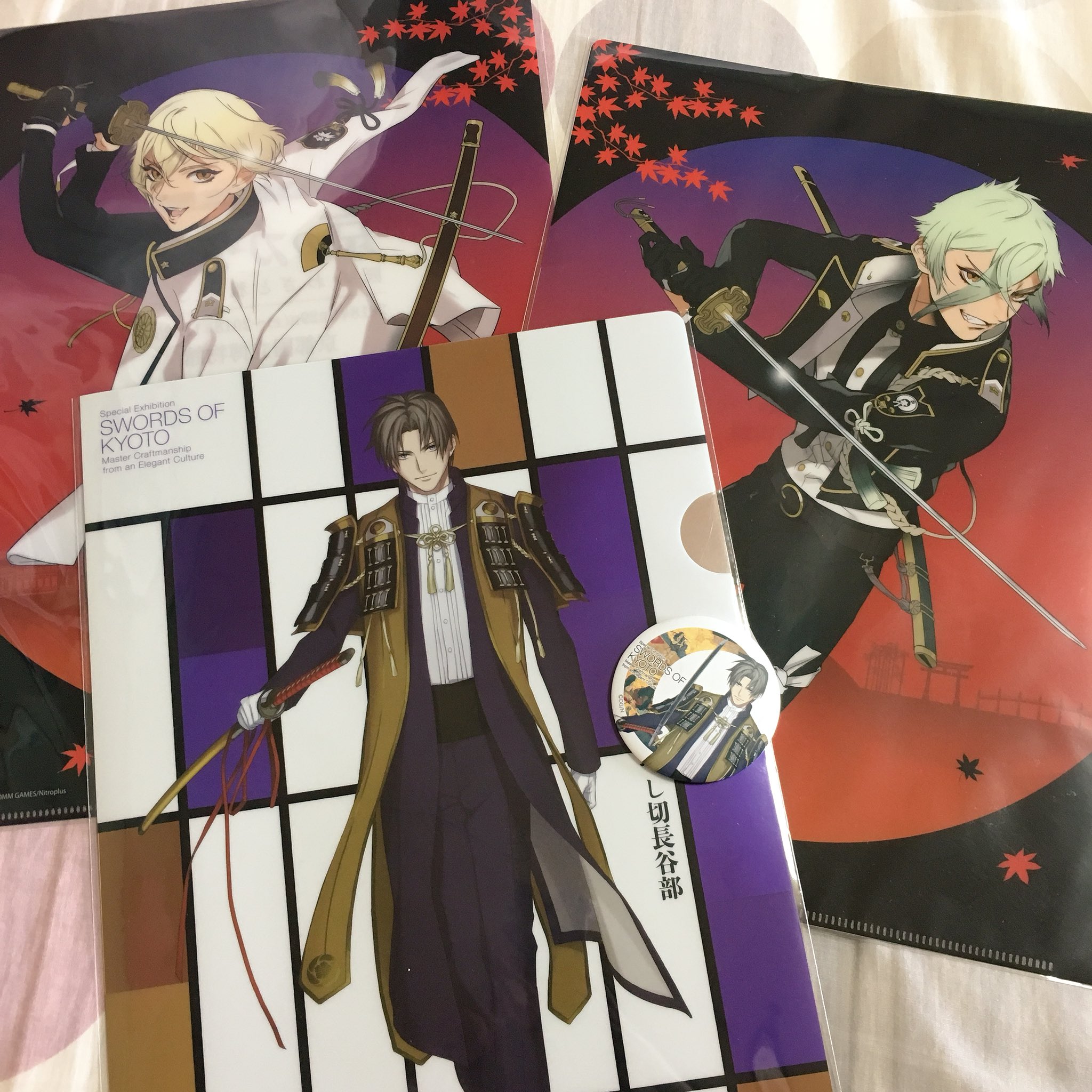 ハルキ 昨日結局グッズ買ってもうた 膝丸のこの書き下ろしの表情好きでよ 髭切は友達の髭夢女用 長谷部立ち絵イラスト ほんまかっこいい 裏のデザインもすきで はぁ 長谷部 ウッ そして あまりにも顔が 表情が美しい黒田家名宝書き下ろしの