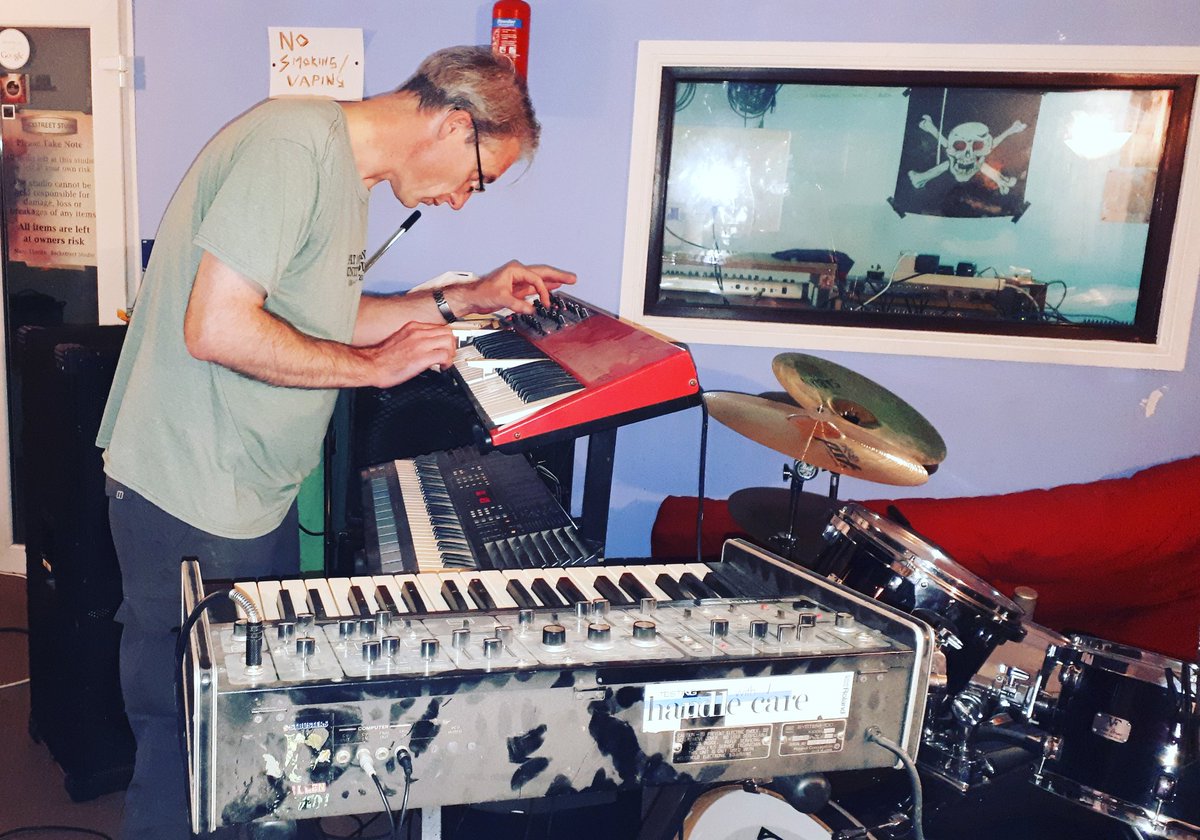 WarpedFreqs's tweet photo. Warped Freqs recording completed. Phil dragged out the Nord Lead 4 &amp; the very dusty vintage roland System - 100 for the experimental drone afternoon session. #roland #synth #system100 #nord #lead4 #drone #recording #backstreetstudios https://t.co/4CGZ7CRjoH