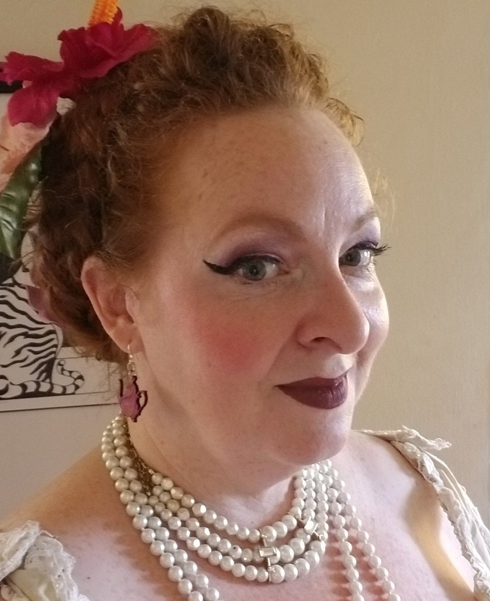 MadameAskew's tweet photo. Getting ready for Call of the Faeries today in historic downtown with @silverseajewelry. My dear a intern Brooklyn managed my makeup today and I think she did a wonderful job!

#callofthefaeries #steampunkfashion #steampunk #neovictorian #tikipunk #internsofdoom https://t.co/B2GY1tsdck