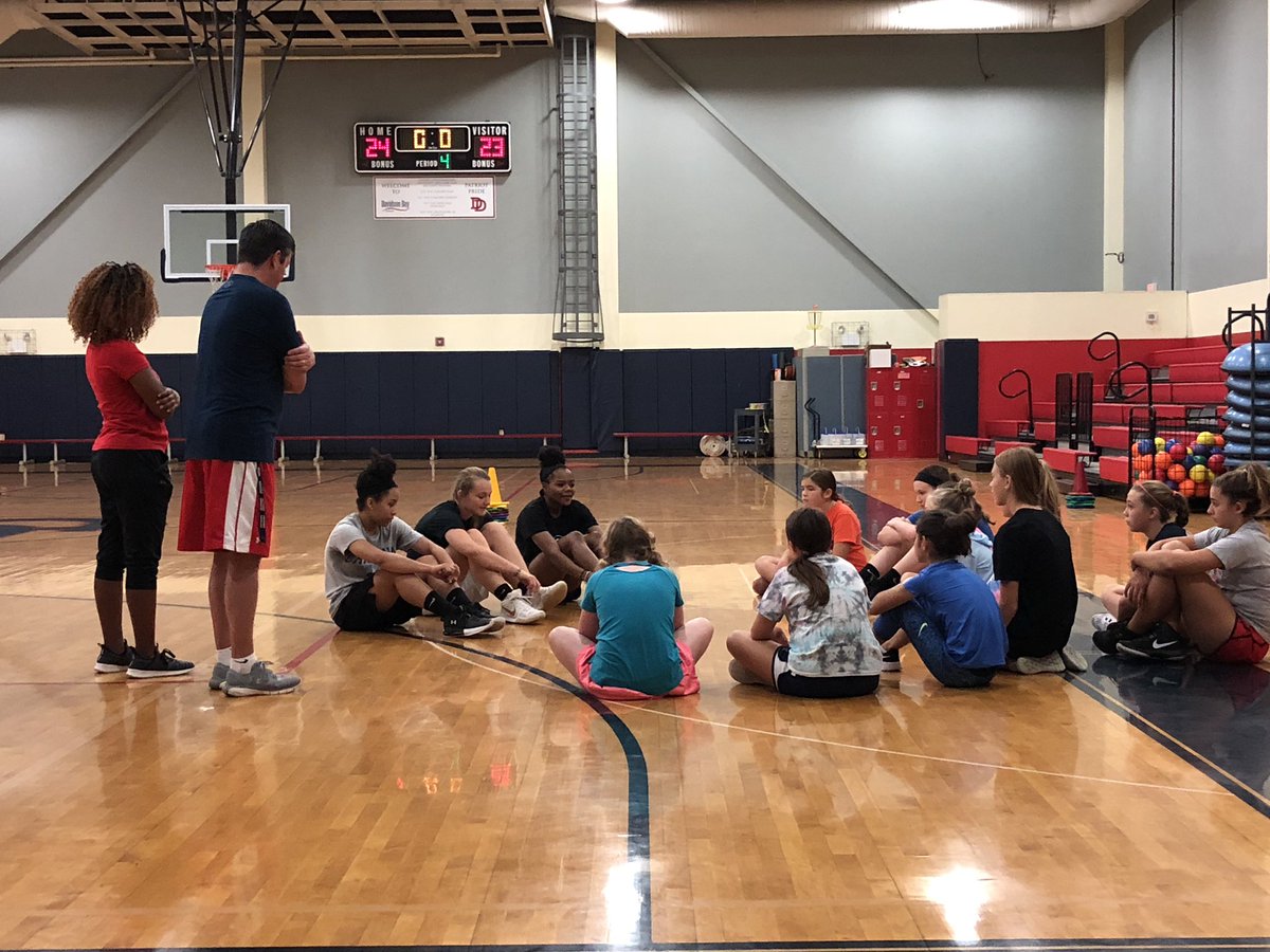 MallorieHaines's tweet photo. Great time today meeting our younger DDS patriot BBall players! https://t.co/GdjujHsnSl