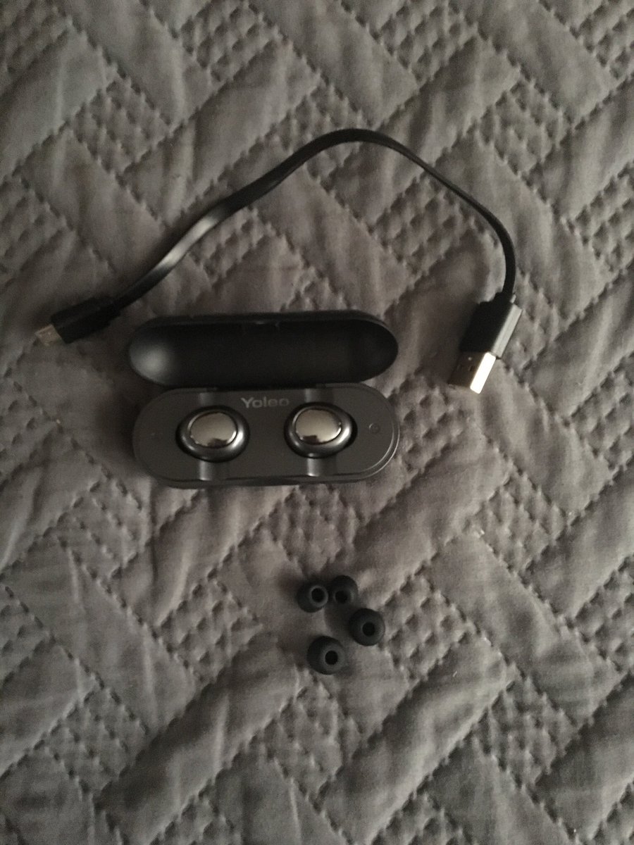 SarahEra9's tweet photo. Love these Bluetooth earbuds by Yoleo! They come with their own portable rechargeable case! https://t.co/AmCkTruRao
