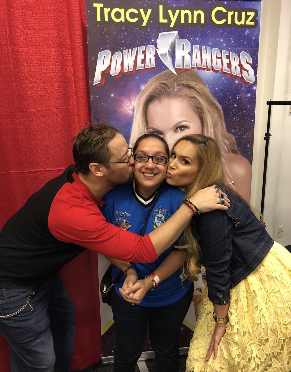 TLCYellowRanger's tweet photo. #Happy #Birthday!! 😘😘
⚡️
#Nerdbot #Nerdbot2018
#NerdbotCon #NerdbotCon2018
#ComicCon #Cosplay #Comics
#Pasadena #LosAngeles #SoCal
#PowerRangers #YellowRanger
#PowerRangersInSpace #Andros
#RedRanger #hbd #kisses #besos https://t.co/Mh2SvcNzra