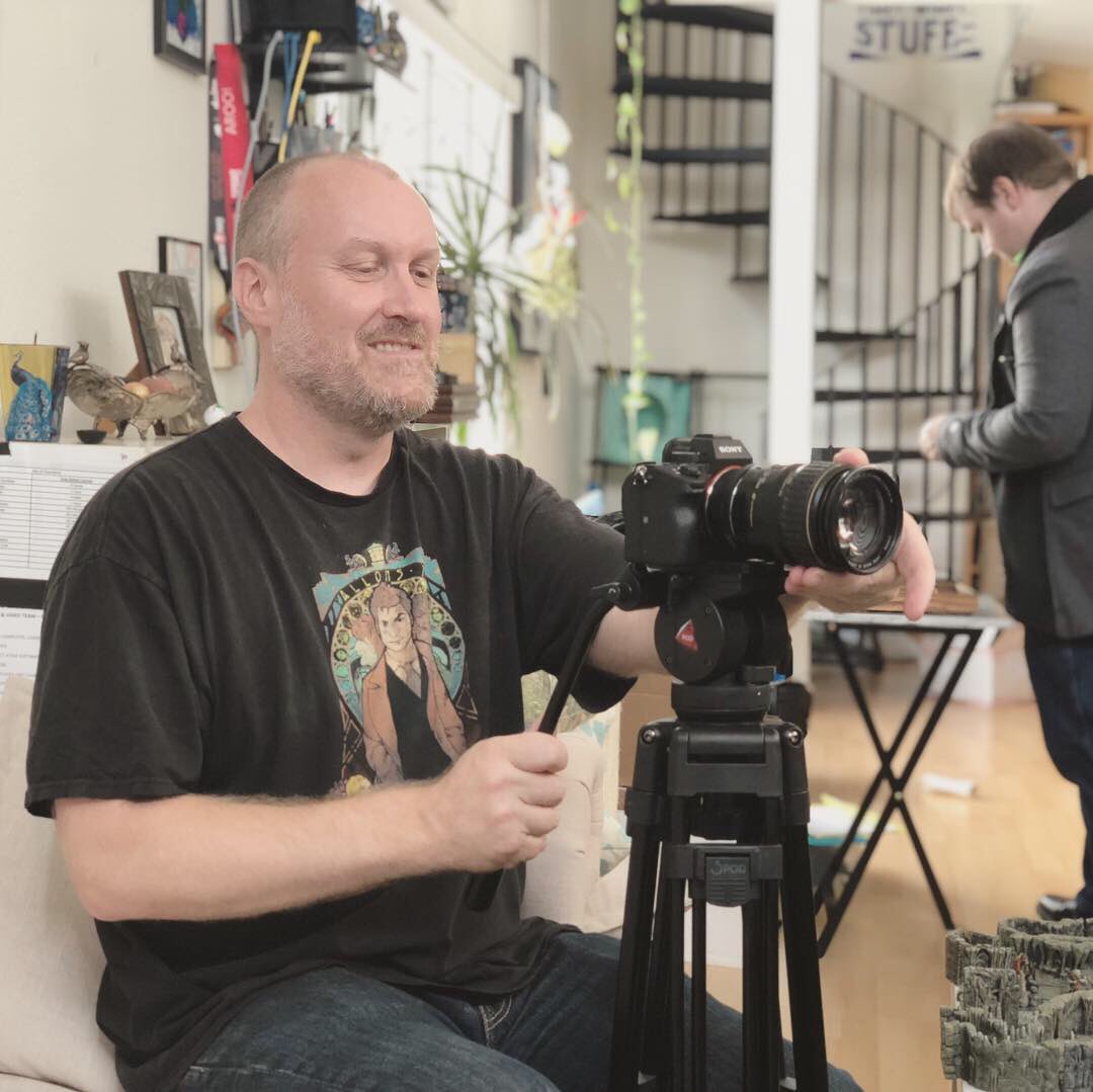 satinephoenix's tweet image. Shooting something fun today at Phoenix Studio aka my house! #dnd @mazearcana @Wizards_DnD #DungeonMastersGuide @stevesprinkles @kylevogt @avril @rutywoot Jason Lee with @brucemonach @HapaBarbarian #dmg
