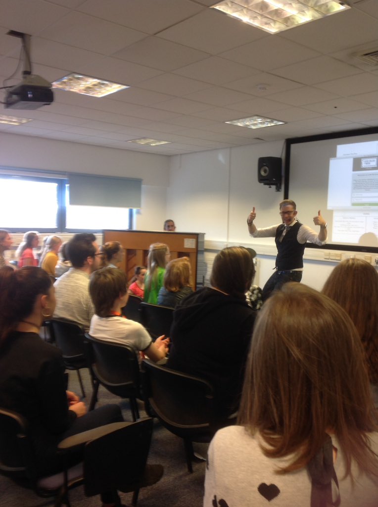 Great workshop this afternoon. @JuniorLCoM . Thank you @CraigAntonyLees @ArtFormsLeeds @LeedsMusicEd @LFChorus