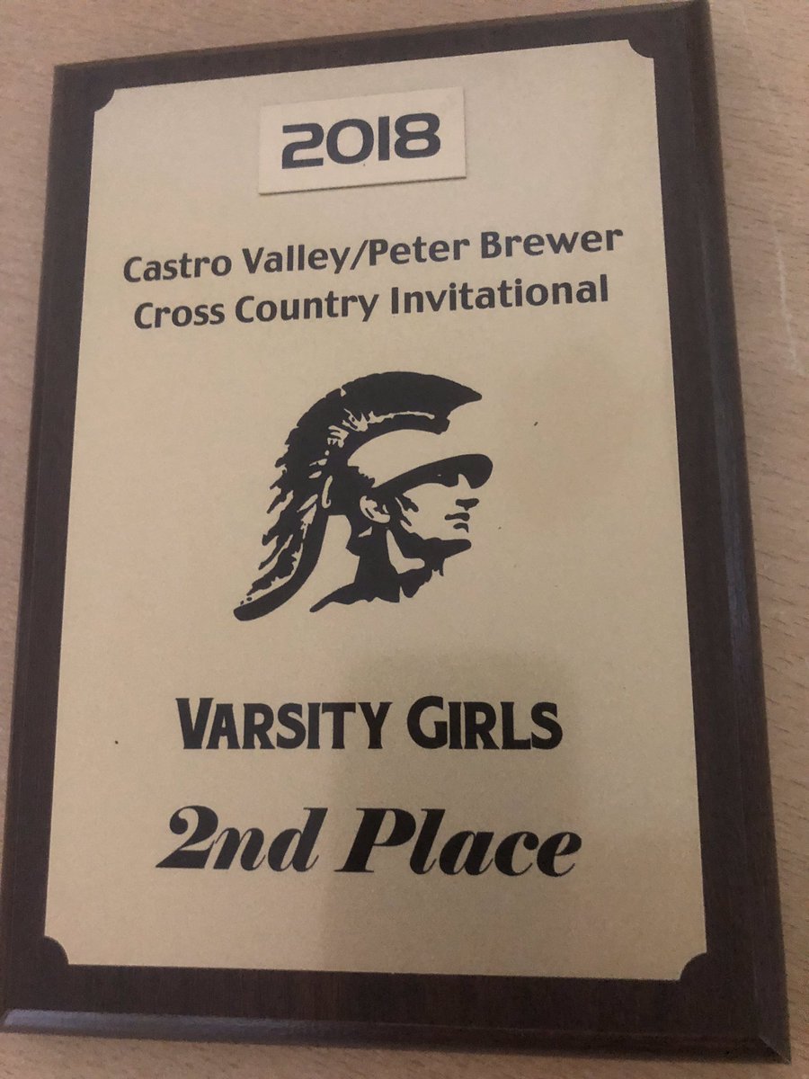 NorthgateXCTF's tweet photo. @nhsbroncos girls work together at Castro Valley/Peter Brewer XC Invitational to get 2nd place. And what better way to celebrate than with giant-sized cupcakes? https://t.co/yZtWreDrrS