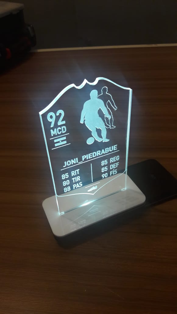 joni_piedrabue's tweet image. Muchachos un amigo hace estas cosas, si les interesa les pasó su contacto, no queda nada mal en el escritorio, no? @IESAArgentina #clubesPro #FIFA19