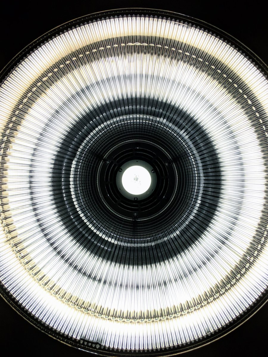 MKBHD's tweet photo. Random bright light. Pixel 3 camera. https://t.co/tMAD9T9ecF