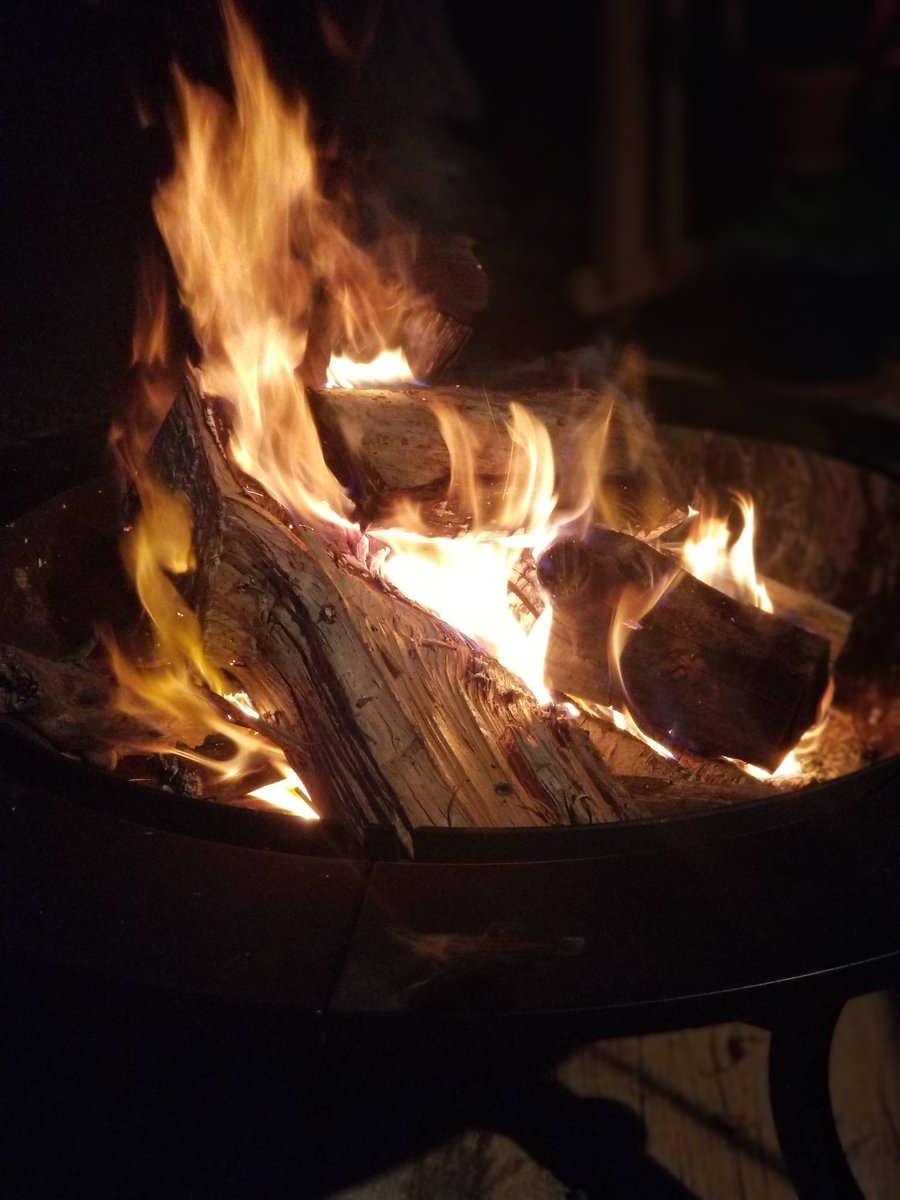 jeff_shoemaker's tweet image. Got a fire tonight. I love fall nights! #fallfire #Autumn