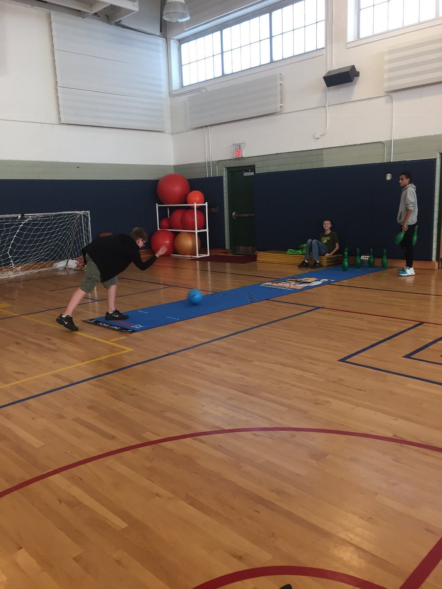 TSB_PE's tweet photo. Our Middle Schoolers rolled their way into fall break by playing fitness bowling on Thursday! Students took turns working as the bowler, pin setter, the ball return and at the fitness station. #APE #fitness #teamwork https://t.co/StHuHwPD6O