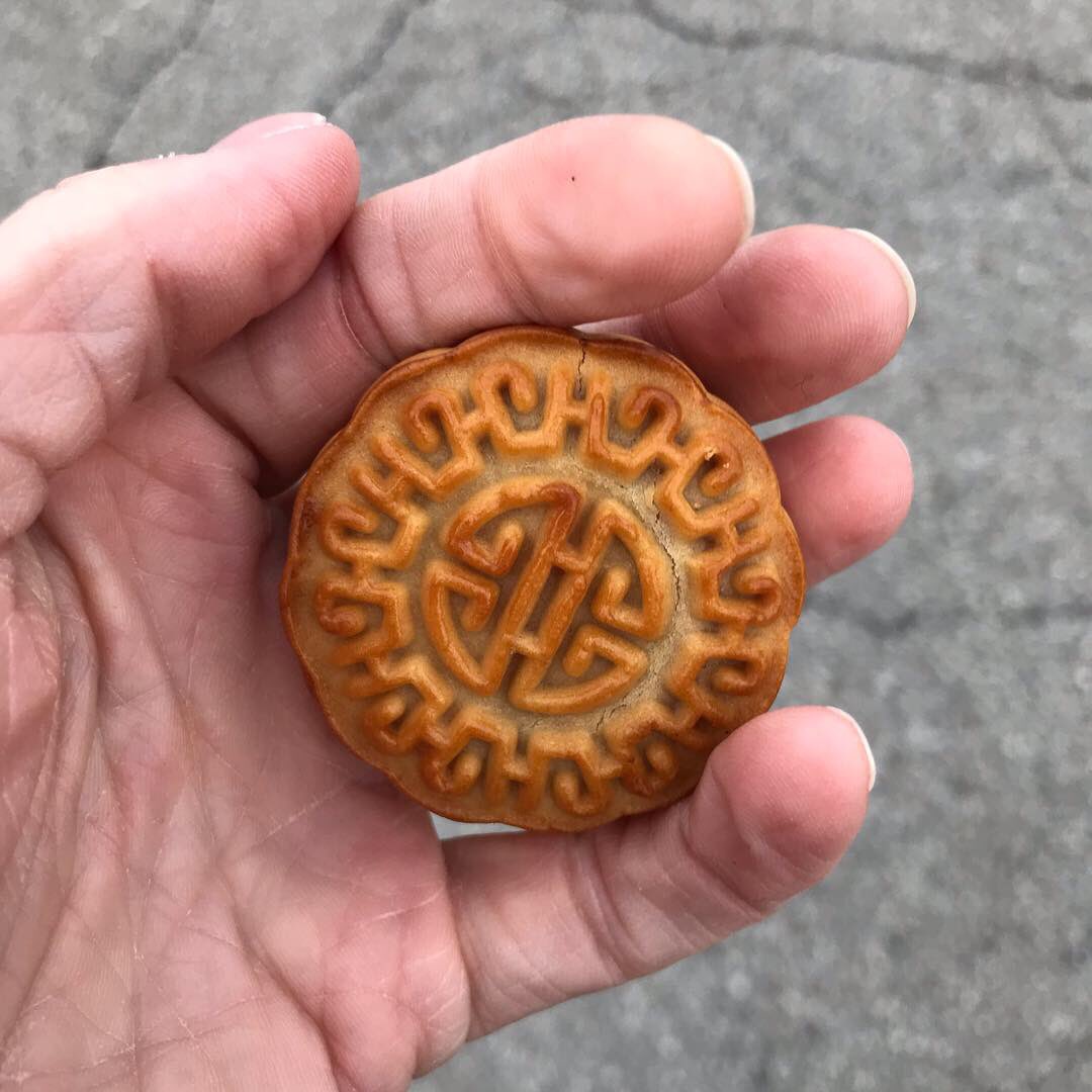diana_arrr's tweet image. I didn't realize @CITYOFCARMELIN was a sister city to Xiangyang, China.  The things you learn when you follow a dragon to mooncakes 😋 Also, I'm thinking maybe a vacation is in order 🤔😁 #AlwaysRoaming #mooncakefestival #StayTraveling