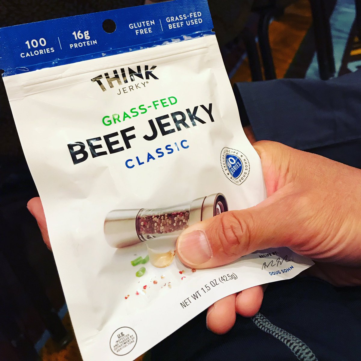 robertyanginc's tweet photo. Need snack ideas? Try beef jerky. A golfers BFF for blood sugar control on the course β³οΈ
#robertyang #robyang #eatwelltofeelwell #grassfedbeef #beefjerky #protein #proteinsnack #pff #holeinonenutrition #golf #golfsnack #wgfs2018 #wgfs #perfectsnack #golfcourse @MyTPI https://t.co/2kPMX4VqsT
