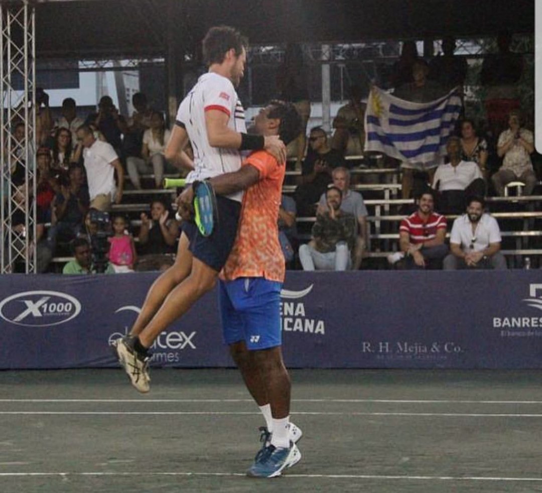 <a href="/micky_rv/">Miguel Reyes-Varela</a> &amp; <a href="/Leander/">Leander Paes OLY</a>...

Doubles champions in Santo Domingo!

46 63 10-5 over Behar/Quiroz