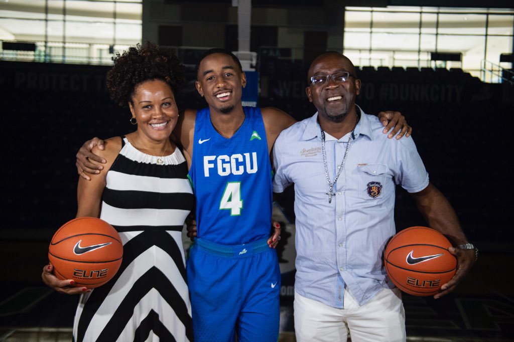 Congratulations to our #RoyalFam @JalenWarren_5 on his commitment to @FGCU_MBB π¦
#dunkcity #OnceARoyalAlwaysARoyal ππ¦π