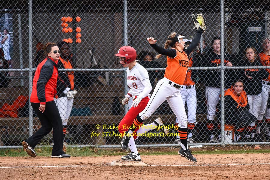 RickyRick_Photo's tweet photo. 10/13/18 - @WGsoftball AND @KHS_Softball in District 4 class 4 action. More photos and article by @JimSTLhss at @STLhssports @statesmensports @khspioneers #softball #playoffs #314prep #stlprep #championship #kirkwood #webstergroves https://t.co/s8GQY4oPqF