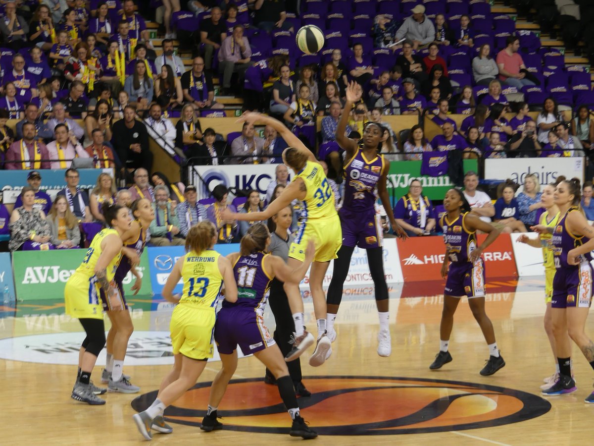 DeanAndrews7777's tweet photo. Last night in the first all Victorian clash of the 2018/19 @WNBL season @BendigoSpirit on the road upset the Melbourne Boomers 72-82. For the Spirit @marenawhittle scored a game-high 21 points and @THE_BeccaTobin scored 15 points, had 9 rebounds, g-h 5 steals & g-h 3 blocks https://t.co/2TJjAlcFAz