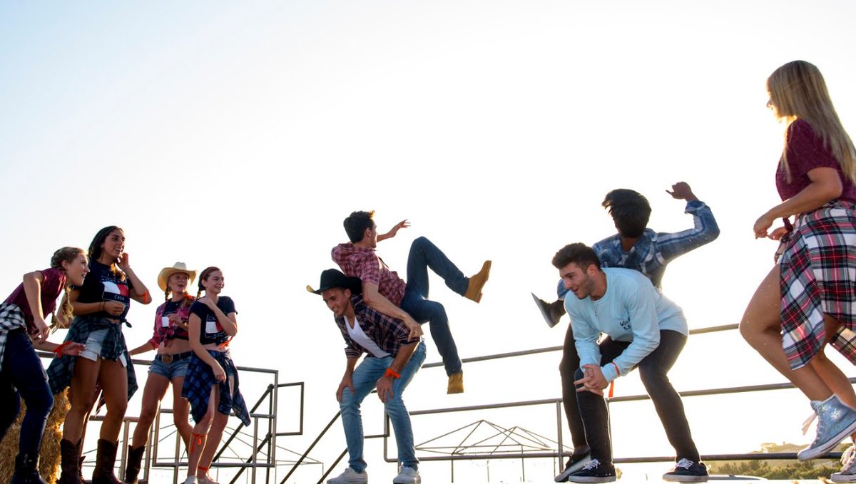 WavesWeekend's tweet photo. Come cheer on the Pepperdine students competing in this year's Spirit Cup Lip Sync competition at 5:30PM down on Alumni Park! #WavesWeekend https://t.co/SZz466gCmj