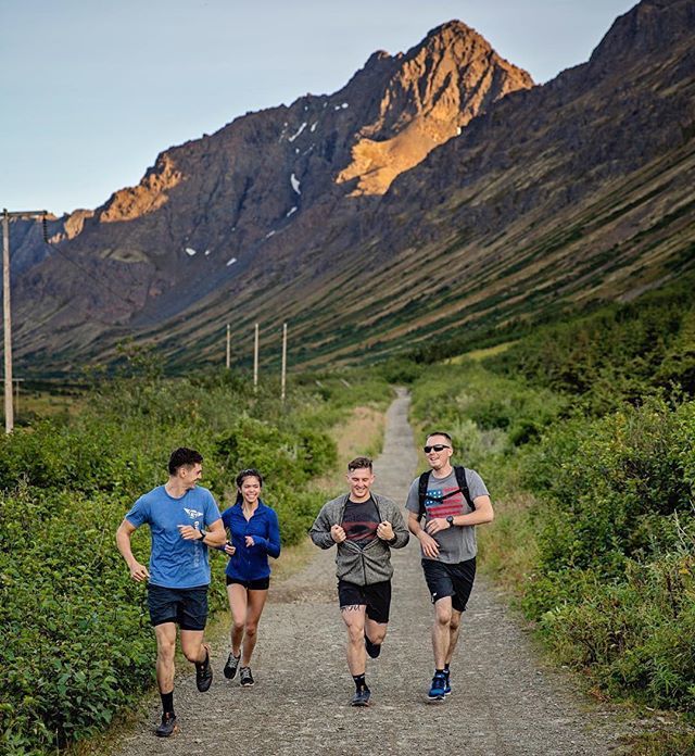 Akrunners's tweet photo. Missing those sunny trail runs. •
•
•
•
•
•
#Repost @ak_lexi
・・・#akrunners #explorealaska #powerlinepass #trailrunning #friendswhoruntogether #lovemylife #rei1440project https://t.co/IEMbGGikNu https://t.co/CrSO5KURQd