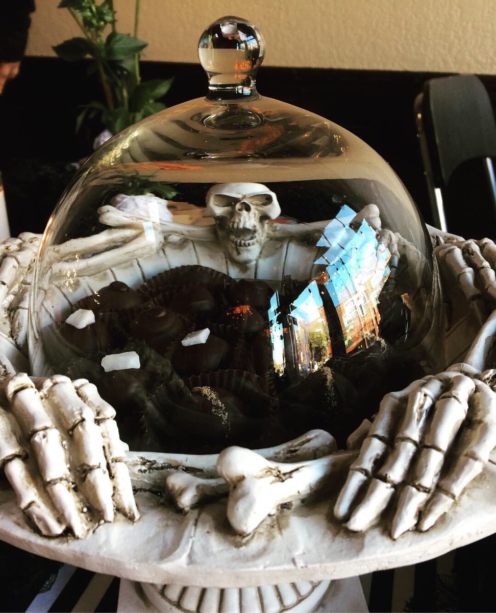 TrevaniTruffles's tweet photo. ���️🎃Getting spooky at Renton Urban Night Market!!@urbanmarketpopup https://t.co/RJ4kpm4fWG