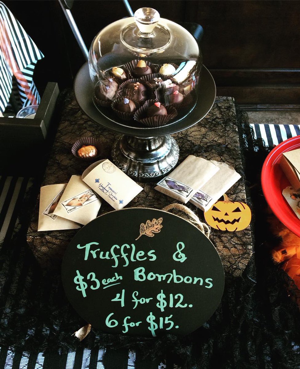 TrevaniTruffles's tweet photo. ���️🎃Getting spooky at Renton Urban Night Market!!@urbanmarketpopup https://t.co/RJ4kpm4fWG