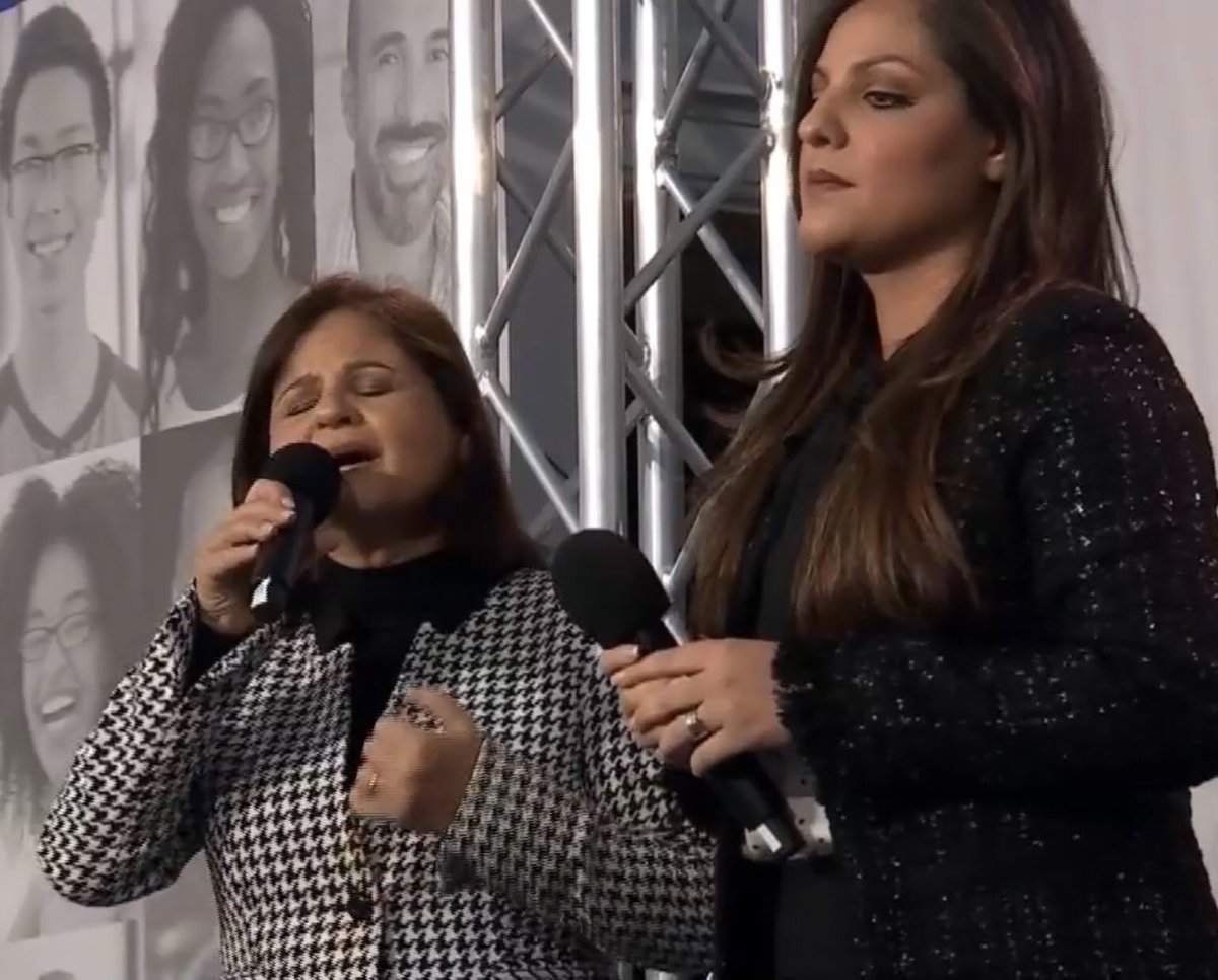 Laura Morena and Sonete Acosta sing “I Surrender All” #GCAS2018 #NADMinisterial #nadadventist #gleanernow