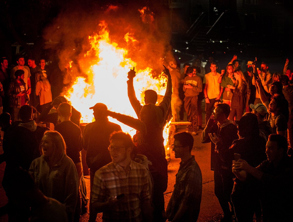 cj_weiss's tweet photo. Spartan fans burn couches, mattresses, and more after upsetting No. 8 Penn St on Oct. 13, 2018 at Cedar Village Apartments. @thesnews https://t.co/NYswTZweri