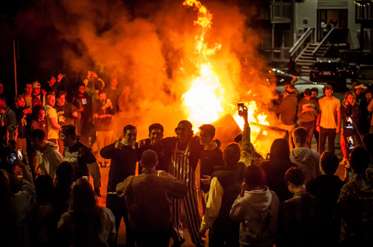 cj_weiss's tweet photo. Spartan fans burn couches, mattresses, and more after upsetting No. 8 Penn St on Oct. 13, 2018 at Cedar Village Apartments. @thesnews https://t.co/NYswTZweri