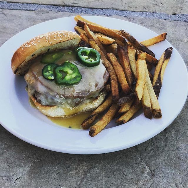 Our special tonight is a Hawaiian pizza-style burger. Grassfed patty, caramelized onions, crispy ham, cheddar cheese, fresh jalapeño, and a pineapple butter sauce. Served with fries for $12. Come soak up one of the last patio nights of the year! #eeeeeat… ift.tt/2NGM6j1