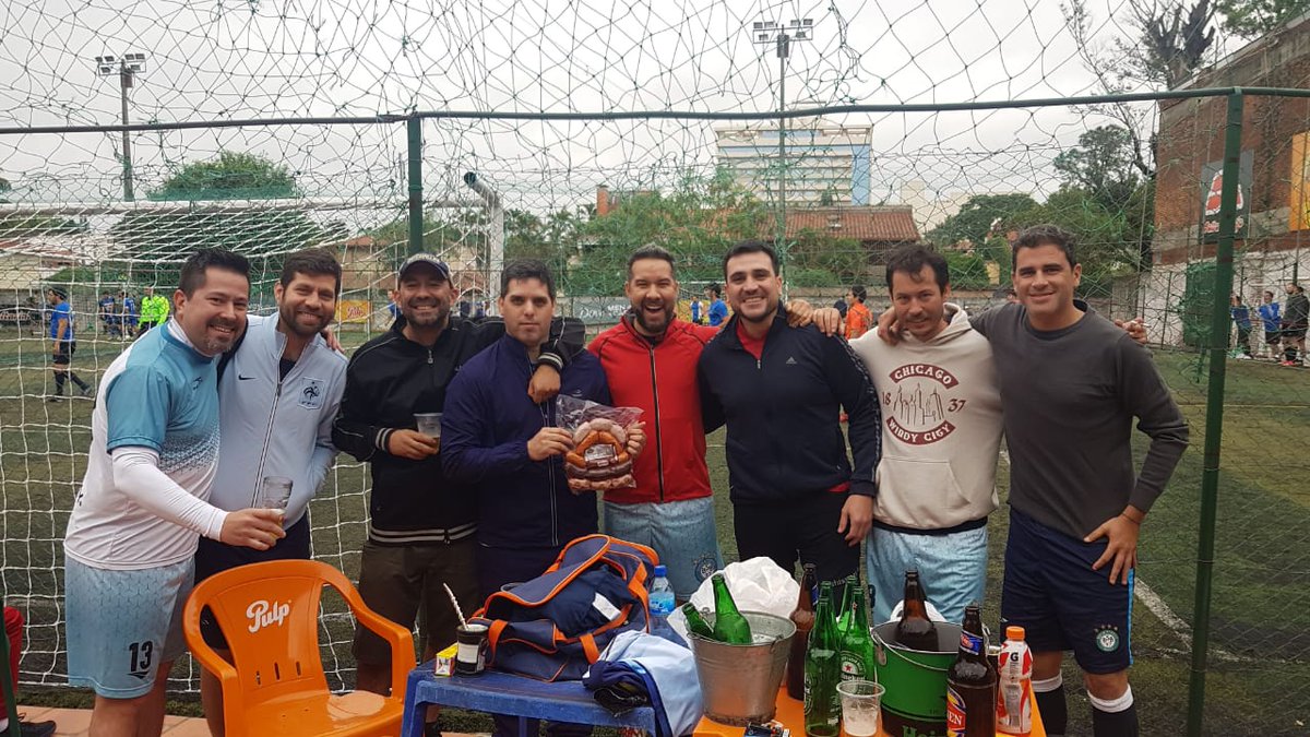 97BSB's tweet photo. Parte del plantel BSB EJE, listos para compartir el tradicional 3er tiempo, buena victoria ante un duro rival Paraguay 91' https://t.co/rhKUoGfomY