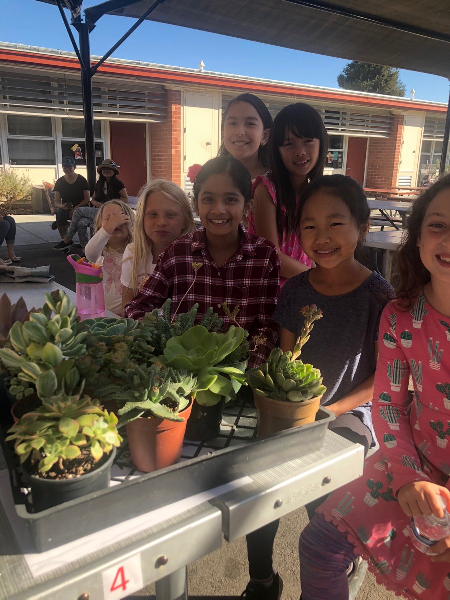 Franklin Falcon Families worked at Franklin Beautification Day.
Thank you, Franklin Dads Club. To learn more about Franklin Dads Club click the link  fes-bsd-ca.schoolloop.com/dads_club