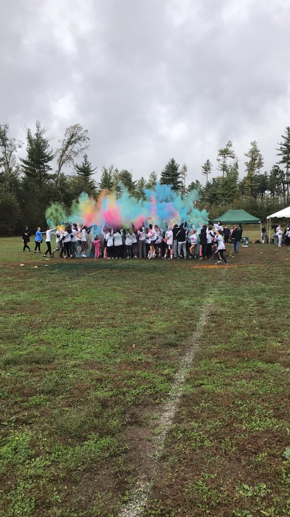 Chaug_StuCo's tweet photo. Here are some great pictures from the Color Run! Look at all those smiles! #runtogetherfighttogether #peeps4sweet https://t.co/7KctaS1tMj
