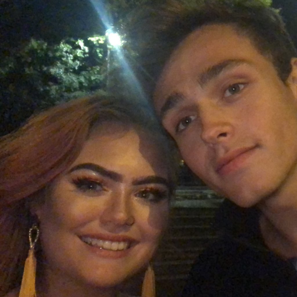 『New』

Zach &amp; Jonah with a fan tonight! (10/13)

©️heldbyste