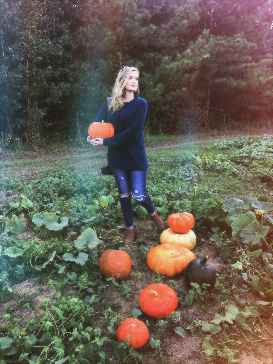 faithbirdie's tweet photo. Forced fall today with this amazing cloudspun @AEO sweater and new super high waisted jeggings.

#aeostyle #americaneagleoutfitters #aeo #ae https://t.co/GGn8tTRRjo