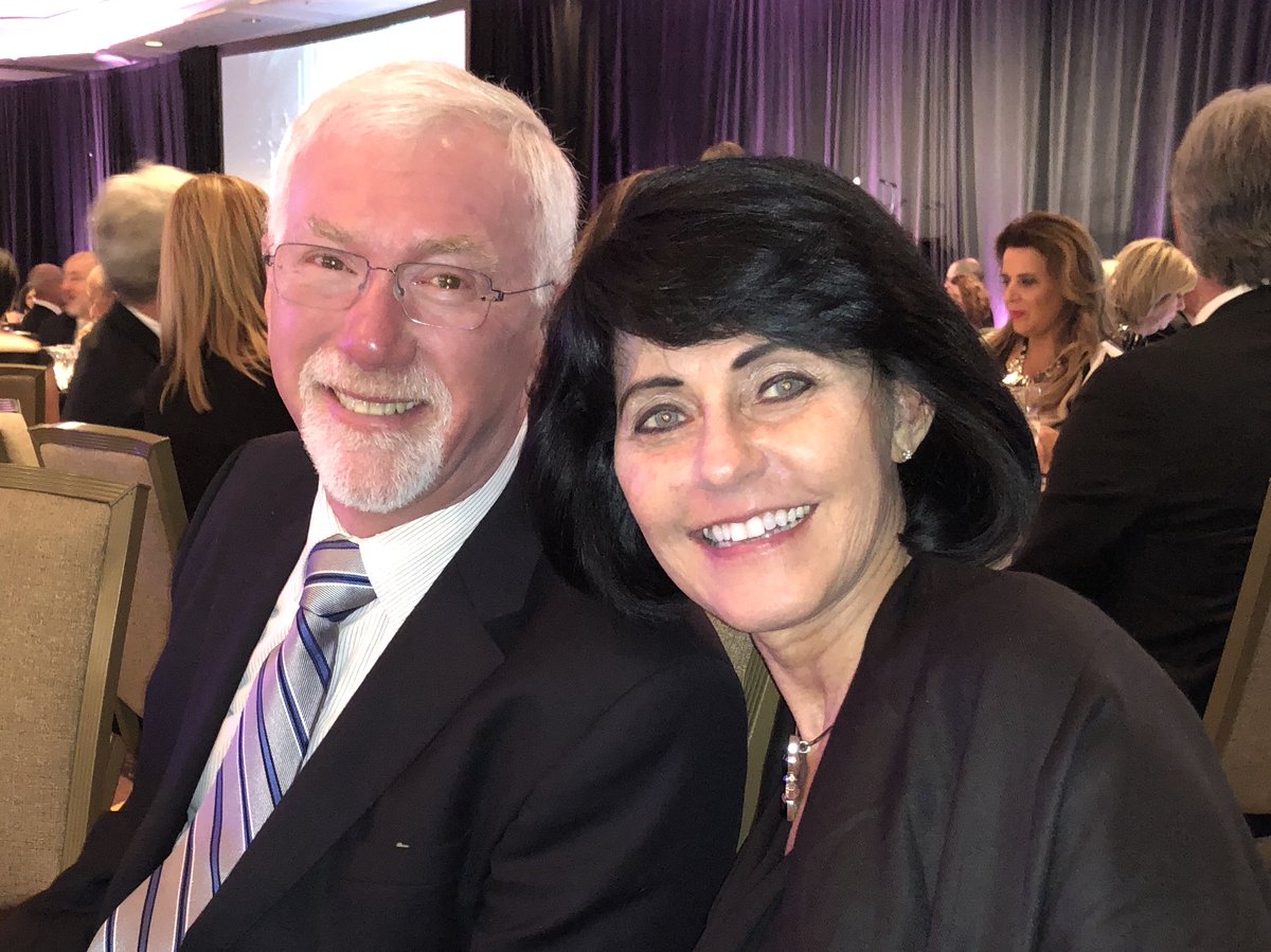 braun626's tweet photo. Such and amazing evening!! #WomensCenterGala Reaching Forward, giving back!!  @WomensCenterorg https://t.co/6pEAOacdiF