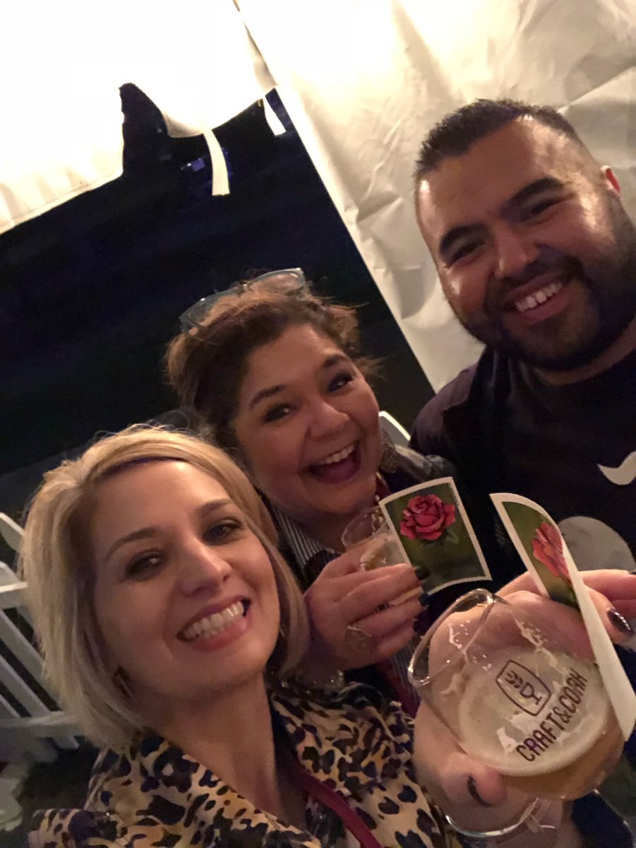 fcbrewing's tweet photo. A couple of Chingónas enjoying some #ElChingón tonight in #HudsonOaks at Craft and Cork 2018!!! #keepyourbuzzlocal #LocalBuzz #ElChingón #SolYLuna #texascraft #craftcans #360top #dtx #hechoenDtx https://t.co/u9MdEQ71eb