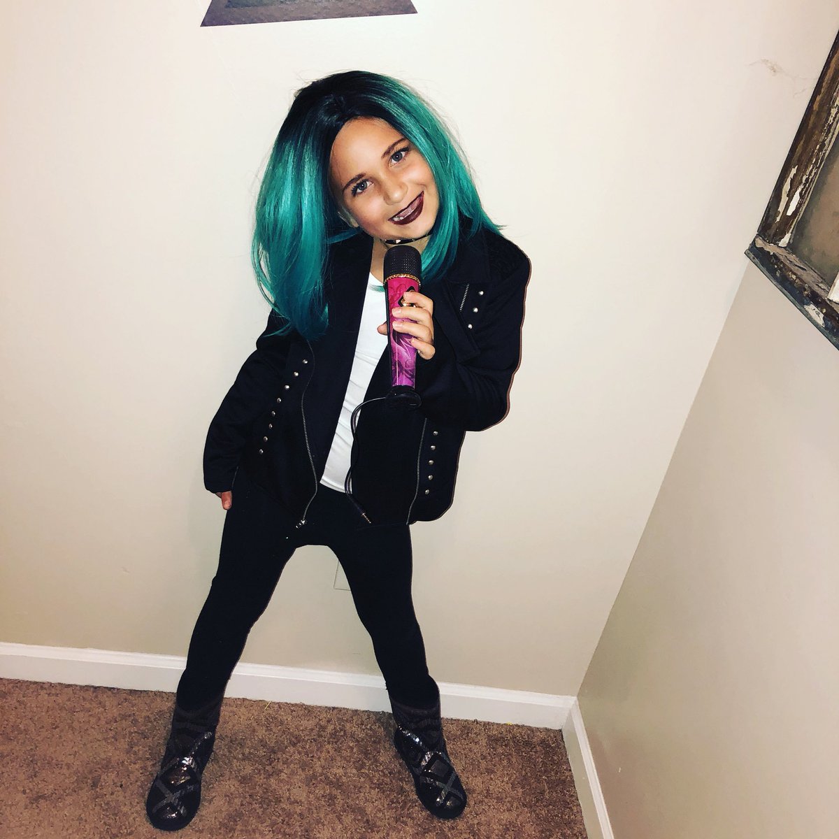 najja01's tweet photo. When your baby girl wants to be @halsey for a Halloween party you do it! ❤️🦋 https://t.co/B77Q6vniTL