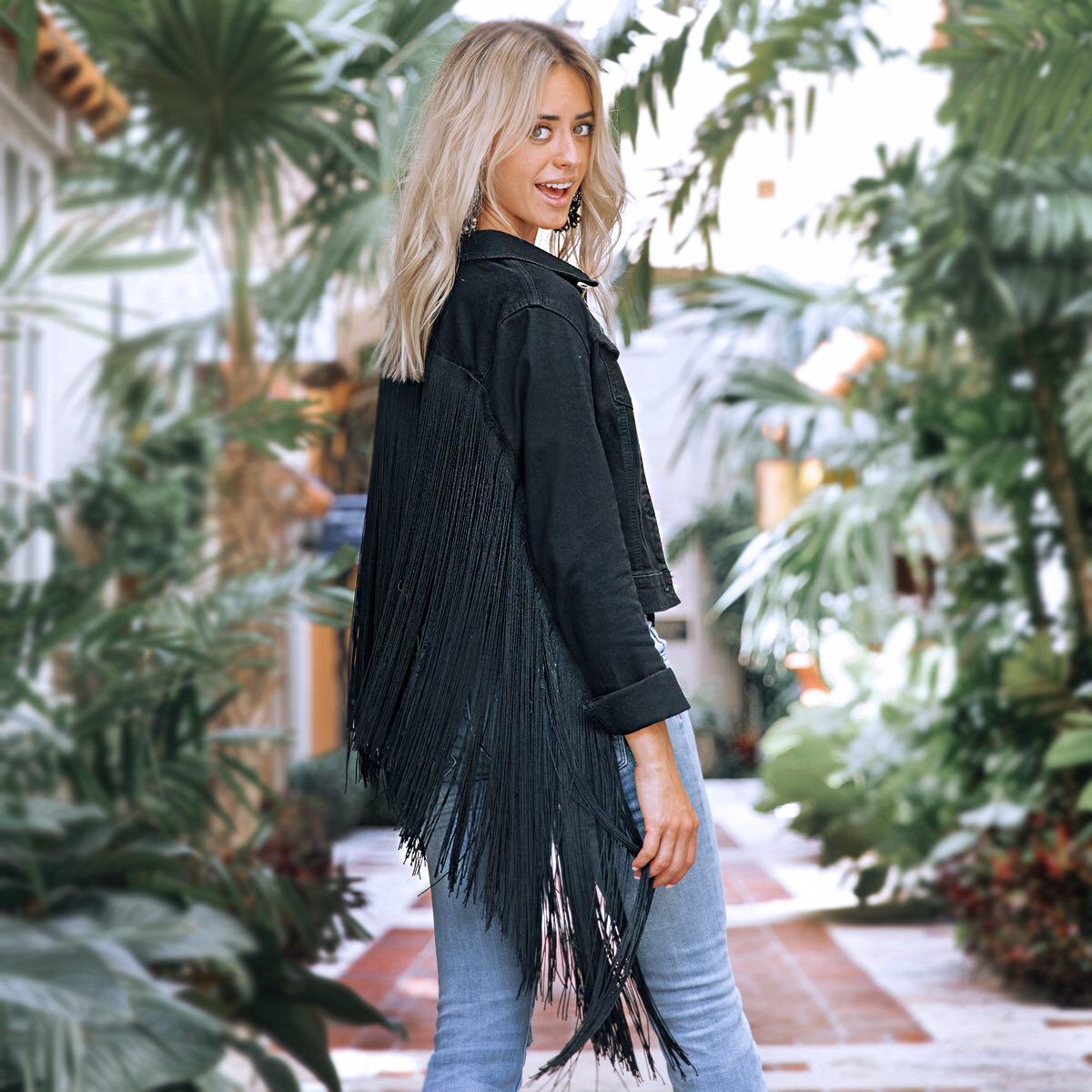 JMJEWELRY's tweet image. Fringing out for fall weather! (goo.gl/PGpFBY)
#falljacket #fallstyles #jacketstyle #fallfashions #stylebook #JennyGirl