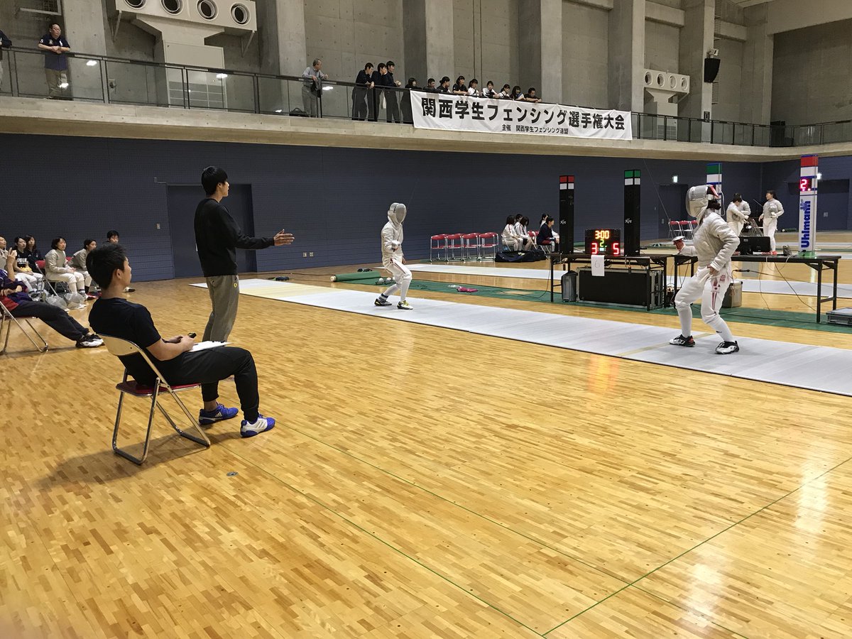 【フェンシング部】第６８回関西学生フェンシング選手権大会／最終日／於・京都府大山崎町体育館／女子サーブル団体戦／２回戦／対立命大／試合開始

ただいま、２回戦が行われています！