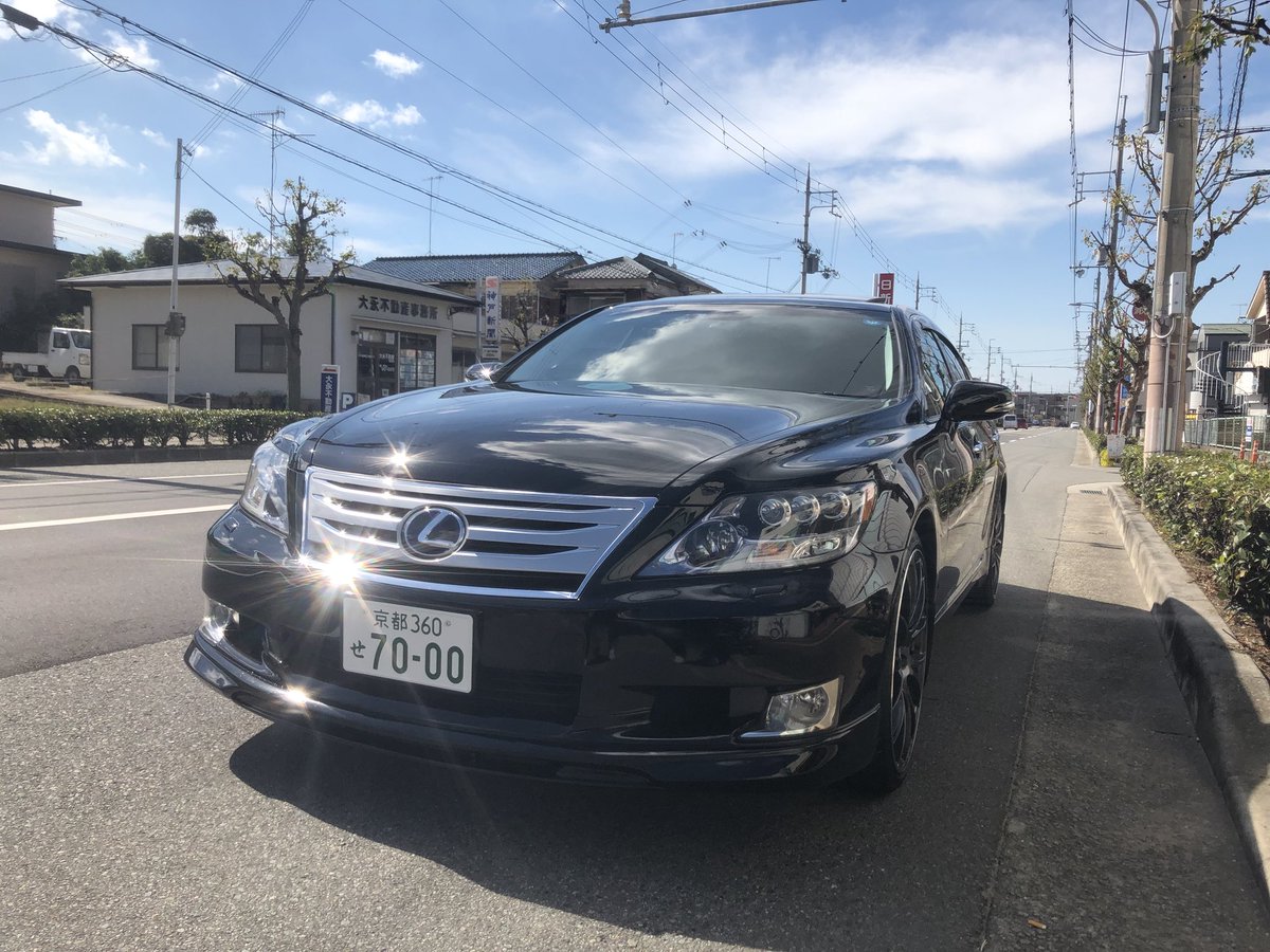 تويتر まっちゃん على تويتر レクサスls600h中期納車しました ナンバーは7000番で仮納車して のちのち1番取ります たまらん高級感 中期ハイブリッドあんまおらんもんな とりあえずフルスモークと カールソンいれます 2年後には乗り換える気やけど