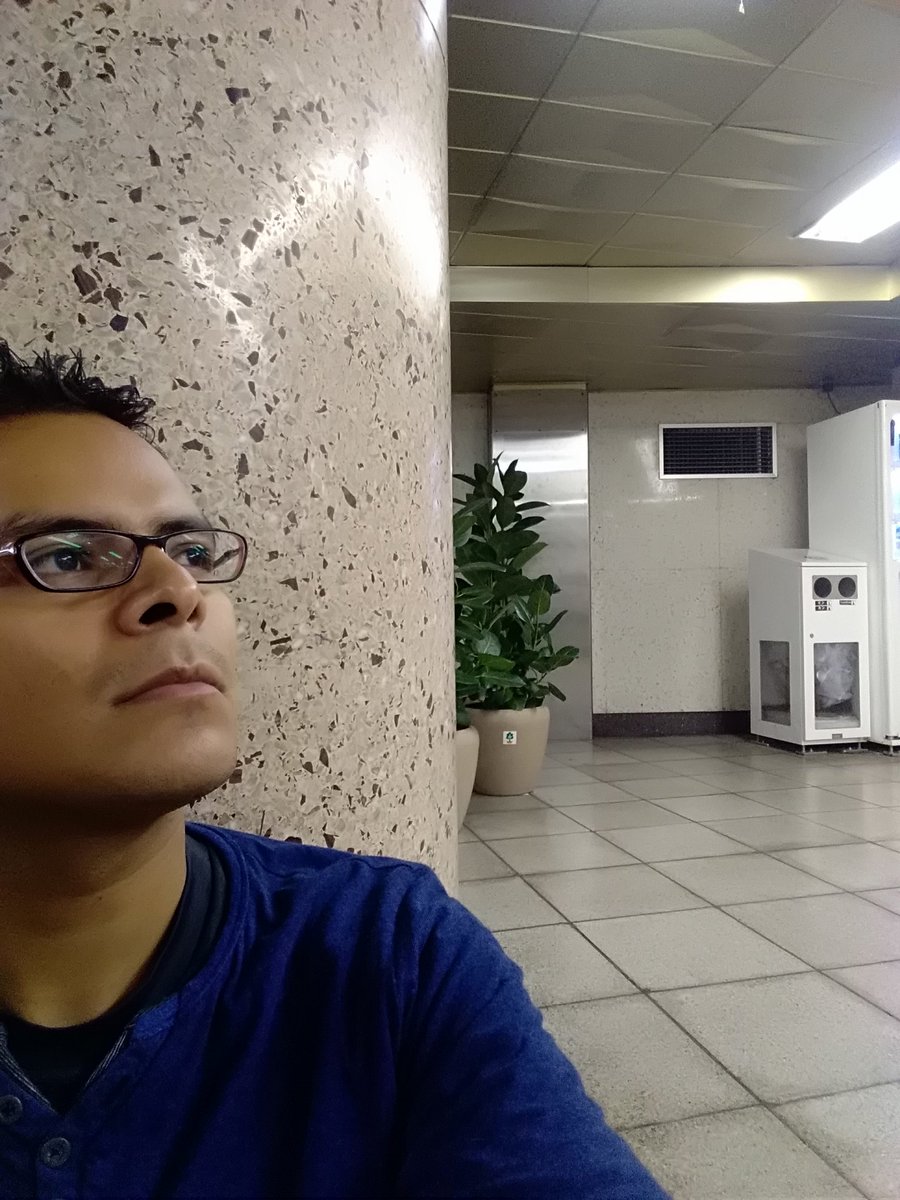 LAnC3_27's tweet photo. En el metro de Tokio https://t.co/97GoRBqrEZ