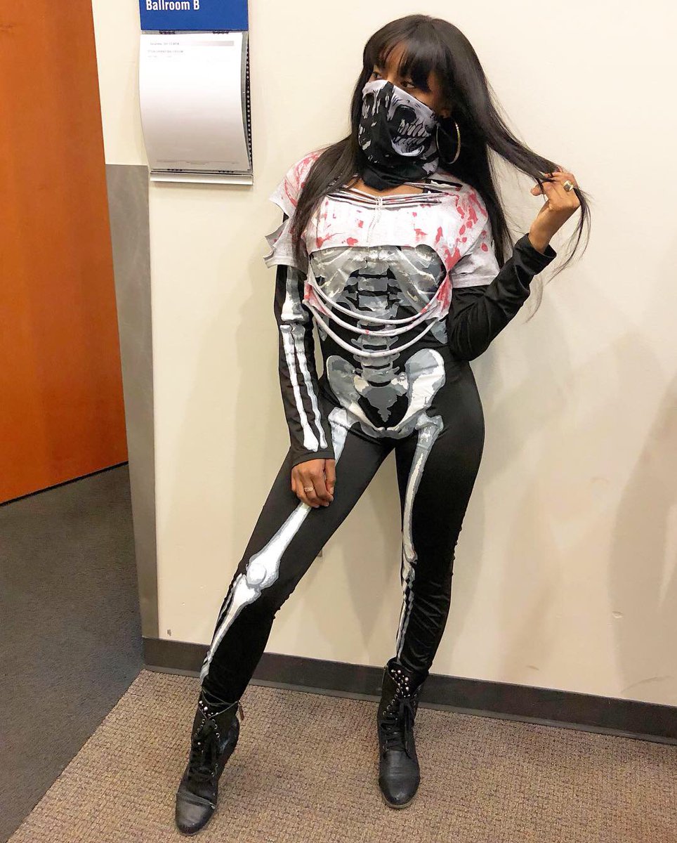 Bila_Badaz2's tweet photo. 🤤🤤 #FashionShow #Holloweentheme #CurrentMovement !!! ❗️❗️💀💀 #GET WITH THE #WAVE 🌊🌊🌊 https://t.co/dR85NBeLBV