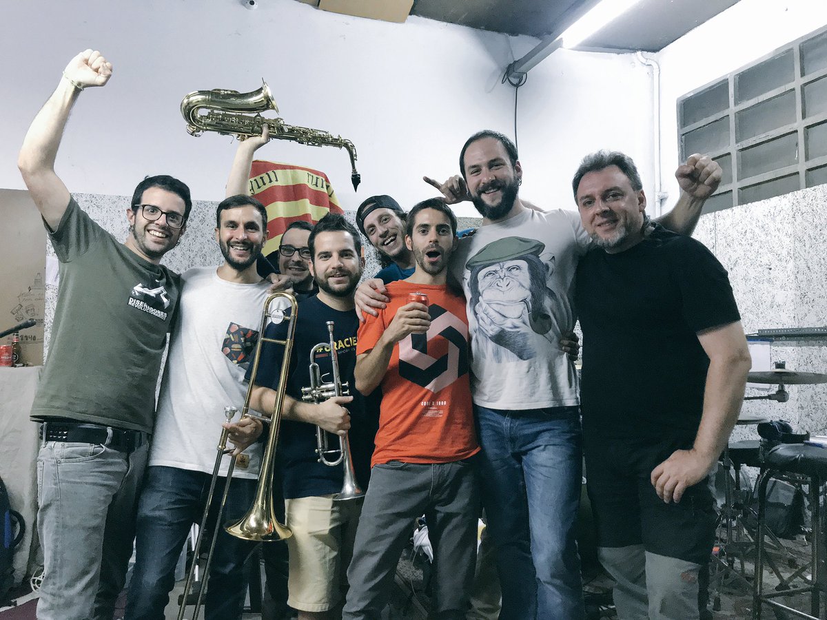 Tot va bé si acaba bé, i el final que ens heu brindat totes aquelles que avui i sempre heu cantat incansables ha estat preciós. Guardarem aquesta nit per sempre. Vosaltes heu fet la <a href="/GredaStreetBand/">Greda Street Band🎗</a> #OrgullRuralSempre