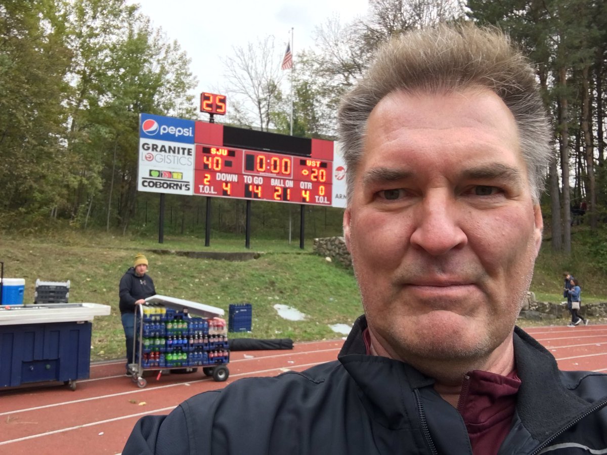 Visited @8kels_o today at St. Bens to watch a <a href="/SJUJohnnies/">Saint John's Athletics</a> soccer game, came across a football game, not sure who STU is...looks like a nice win for the football team.