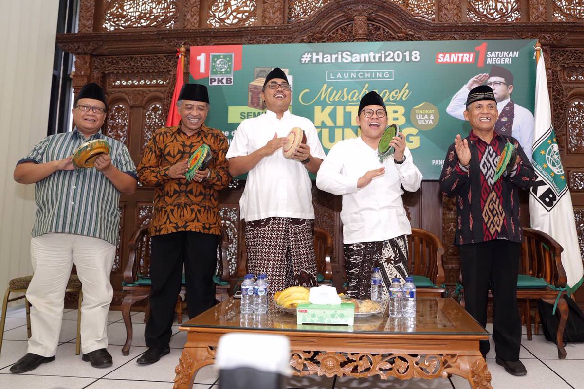 DPP_PKB's tweet photo. Ketua Umum DPP PKB @cakimiNOW bersama Ketua panitia #MusabaqohKitabKuningPKB @Jazilul_Fawaid dan narasumber yang hadir. #MusabaqohKitabKuningPKB resmi dimulai besok. https://t.co/0dj68v2bc4