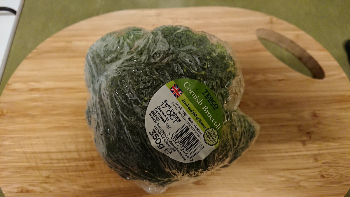 GHEcoLife's tweet photo. @Tesco Why do you need to cover your #Broccoli in #plastic? Totally unnecessary #Packaging. It's not like it's travelled far. Local fruit &amp; veg producers manage to protect their #products without wrapping them individually!! #timeforachange Don't you think? https://t.co/P6AaDN5wQ9