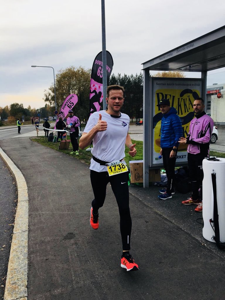 RauhalaMarko's tweet photo. Oli mieluisa #vantaanmaraton tĂ€nÀÀn ja sai samalla tutustua paremmin @VantaanKaupunki puutarhamaiseen ja leppoisaan ympĂ€ristöön. Paljon kannustajia, hieno tapahtuma. đ @JukkaTSalminen https://t.co/JywGbxL4XX